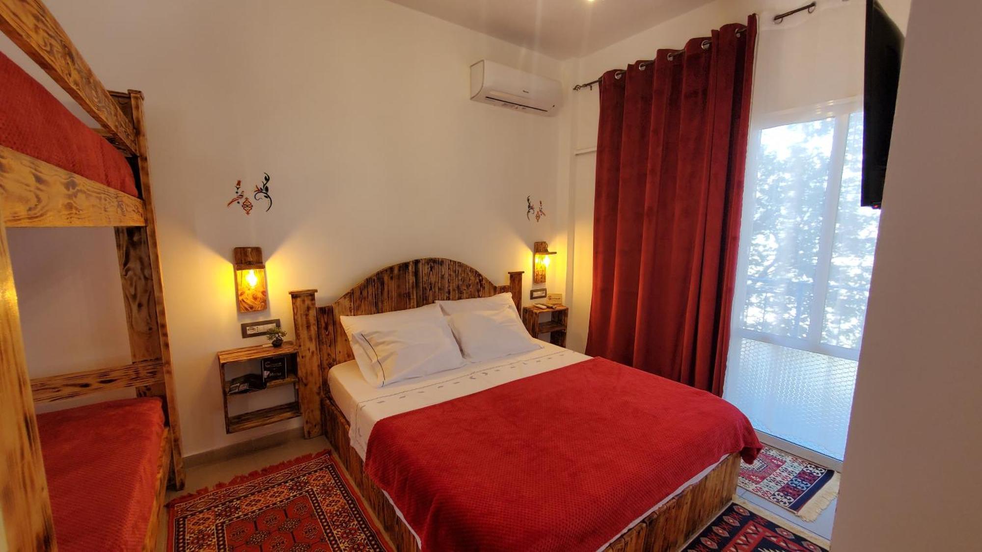 Clockwise Guestrooms Gjirokastër Rum bild