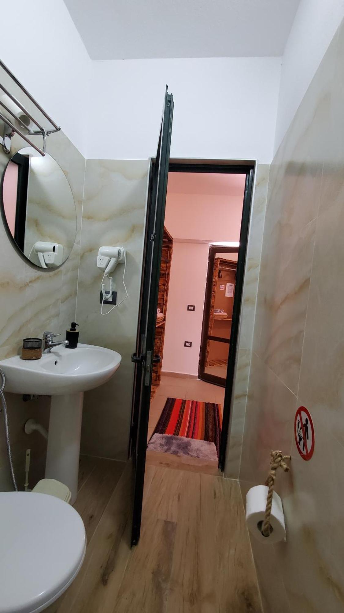Clockwise Guestrooms Gjirokastër Rum bild