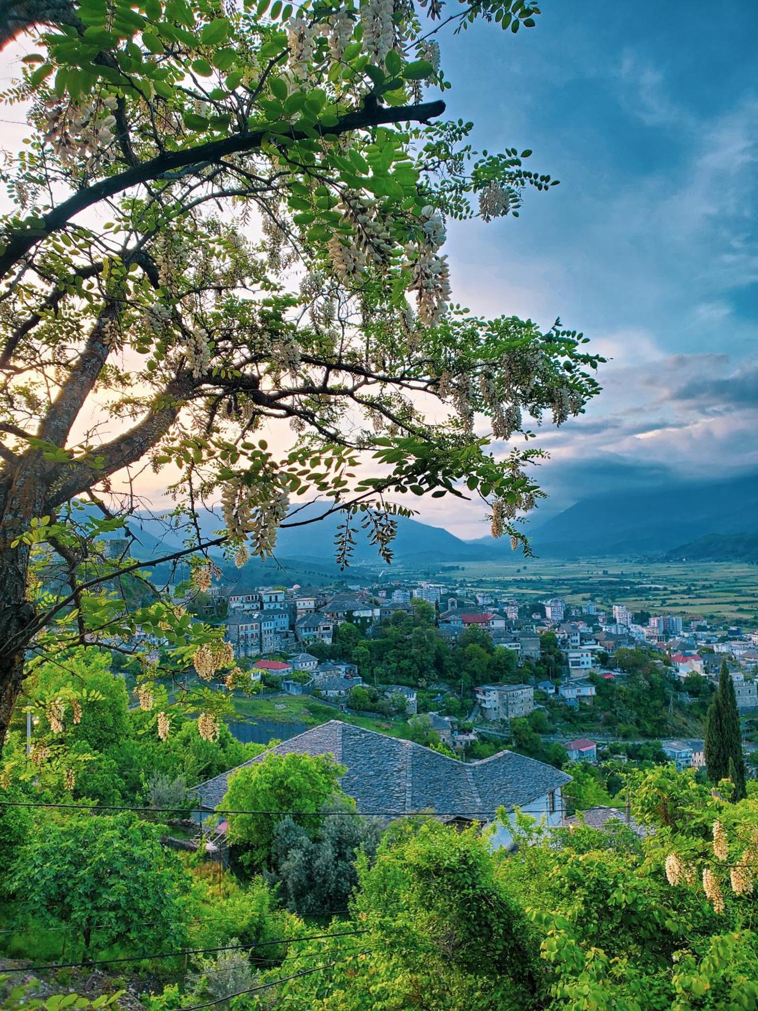 Clockwise Guestrooms Gjirokastër Exteriör bild